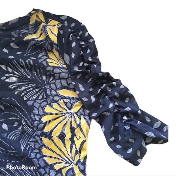 INVESTMENTS Navy color with yellow flowers front side top size L - Picture 4 of 6